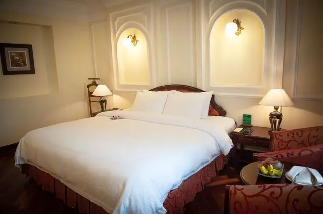 Colonial Deluxe with Breakfast