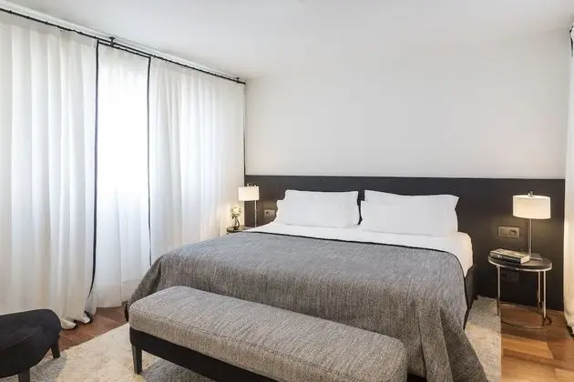 Duplex Apartment, Paseo de Gracia View (different building)