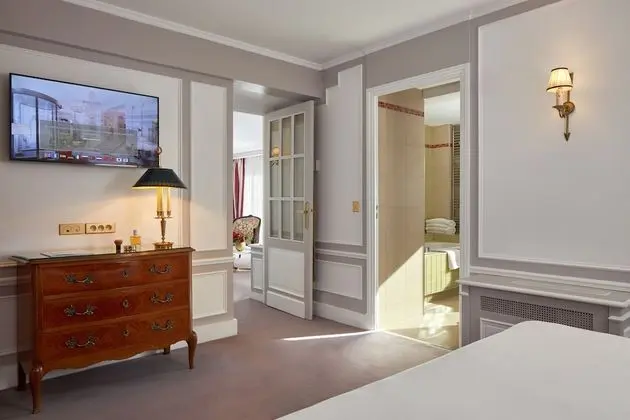Eiffel Tower Terrace Suite