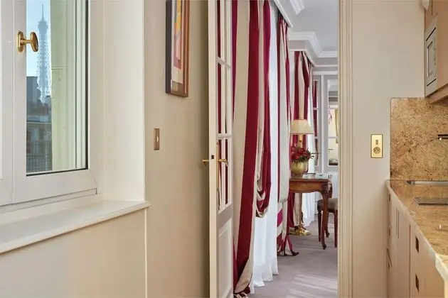 Eiffel Tower Terrace Suite