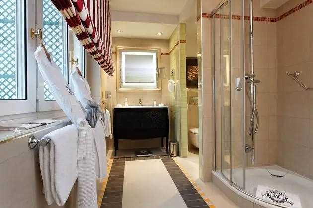 Eiffel Tower Terrace Suite