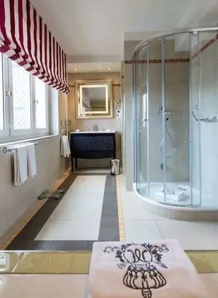 Eiffel Tower Terrace Suite