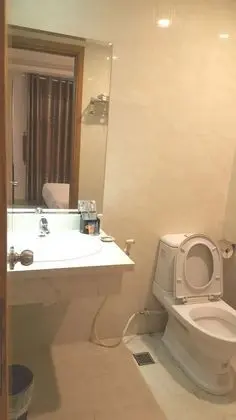 Standard Tek Büyük veya İki Ayrı Yataklı Oda, Penceresiz