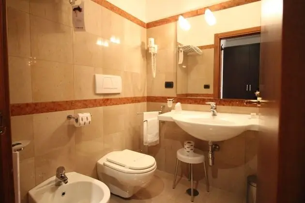 Standard Üç Kişilik Oda, Bahçe Manzaralı