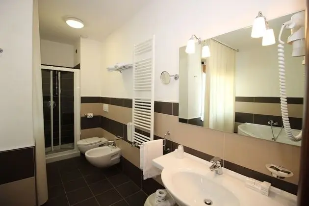Standard Üç Kişilik Oda, Bahçe Manzaralı
