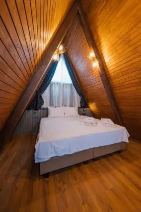 Deluxe Bungalow 2+1, Göl Manzaralı, Isıtmalı Özel Havuzlu