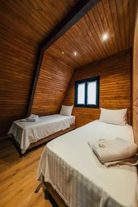 Deluxe Bungalow 2+1, Göl Manzaralı, Isıtmalı Özel Havuzlu