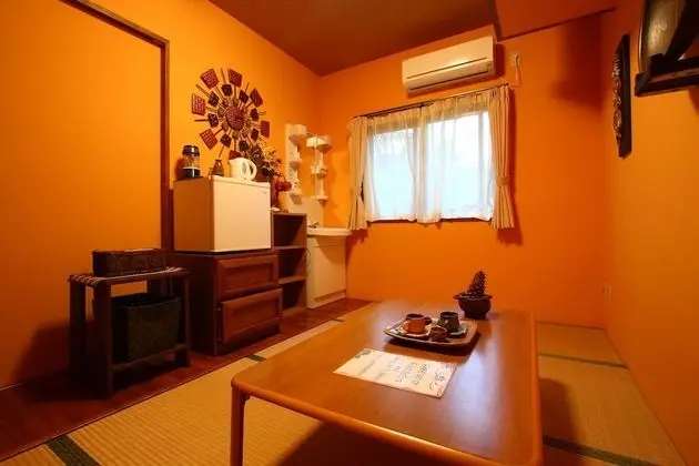 Basic Üç Kişilik Oda, Sigara İçilmez (Run Of House)