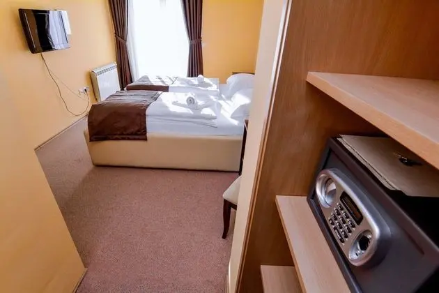 Tek Büyük veya İki Ayrı Yataklı Oda