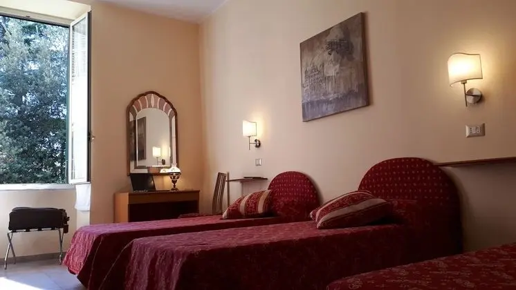 Üç Kişilik Oda