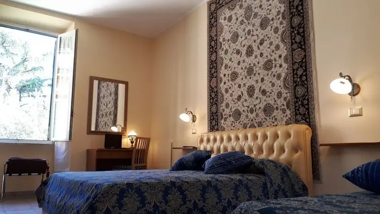 Üç Kişilik Oda