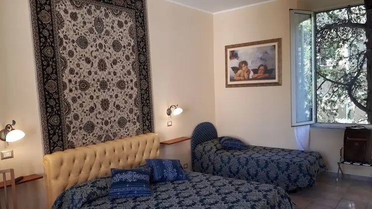 Üç Kişilik Oda