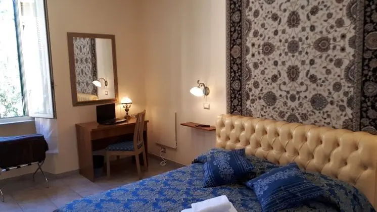 Üç Kişilik Oda