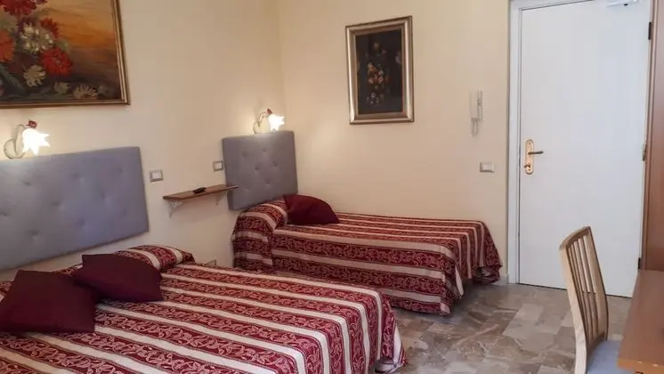 Üç Kişilik Oda