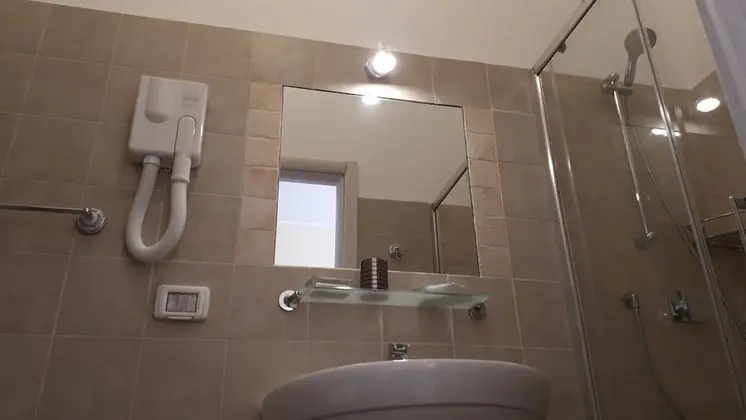 Üç Kişilik Oda
