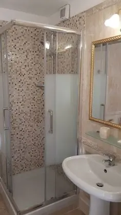 Üç Kişilik Oda
