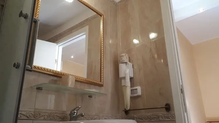 Üç Kişilik Oda