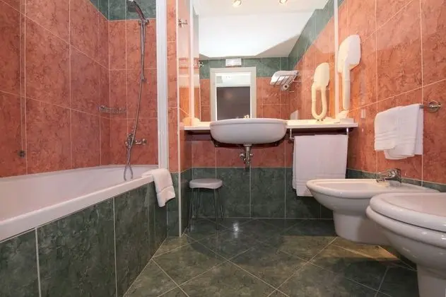 Standard Tek Büyük veya İki Ayrı Yataklı Oda