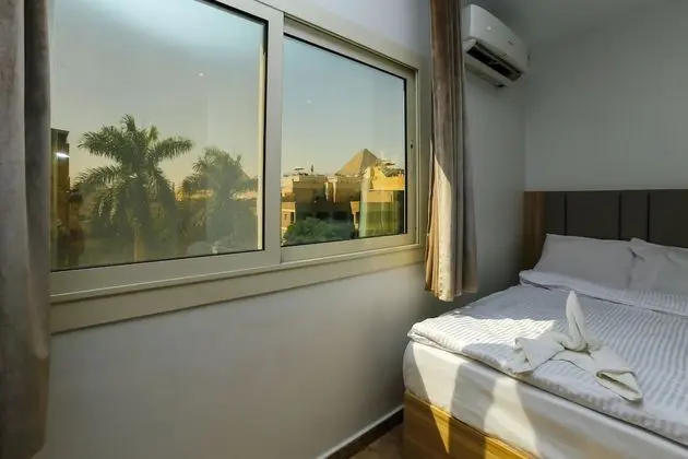 Twin Room Pyramids View