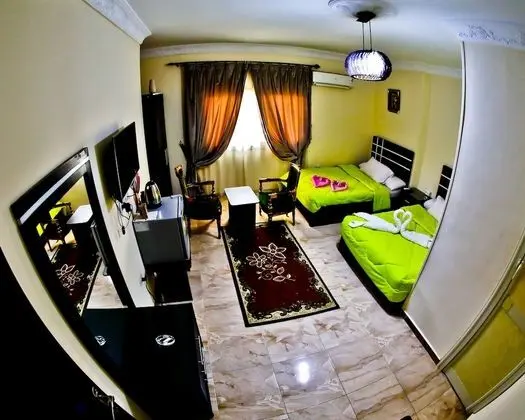 Twin Room Pyramids View