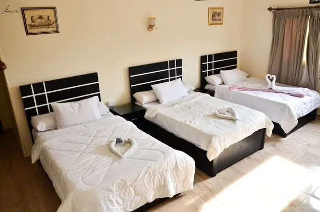 Twin Room Pyramids View