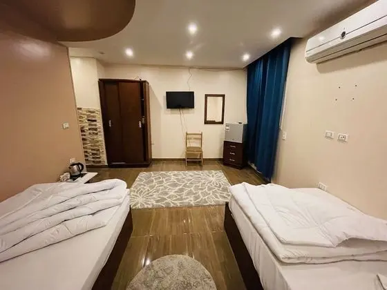 Twin Room Pyramids View