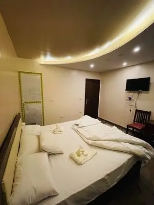 Twin Room Pyramids View