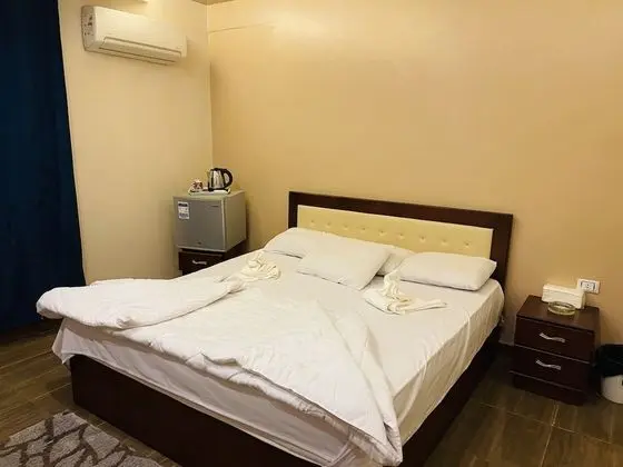 Twin Room Pyramids View