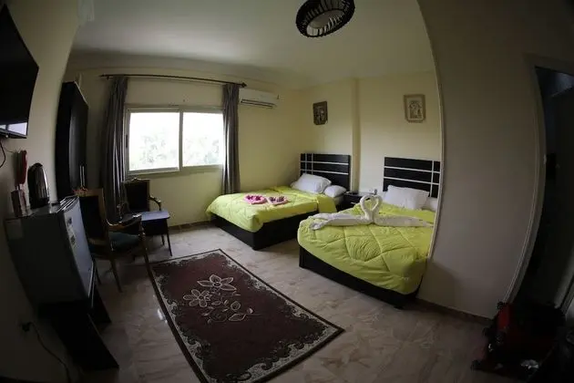 Twin Room Pyramids View