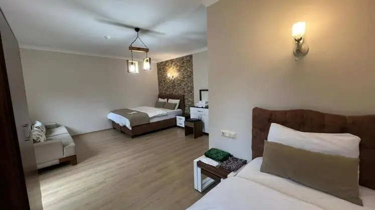 Dört Kişilik Oda, Bahçe veya Sokak Manzaralı, Balkonlu