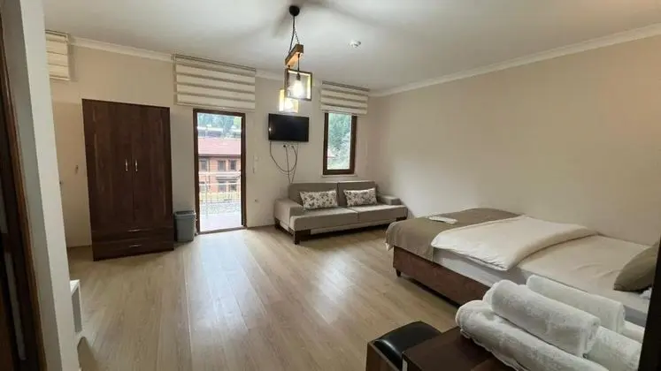 Dört Kişilik Oda, Bahçe veya Sokak Manzaralı, Balkonlu