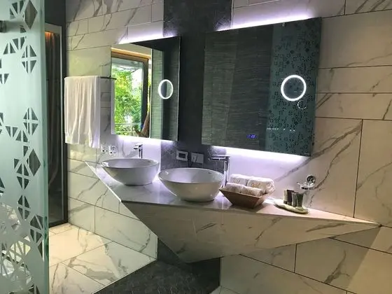 Tropical Suite