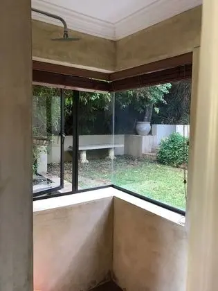 Deluxe Tek Büyük Yataklı Oda, Balkon, Bahçe Manzaralı (Cosmos)