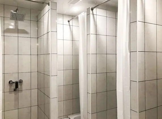 Comfort Ortak Ranzalı Oda, Sadece erkekler için, Ortak Banyo (1 bed in 6 person dorm)