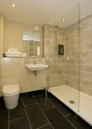 Basic Tek Büyük Yataklı Oda