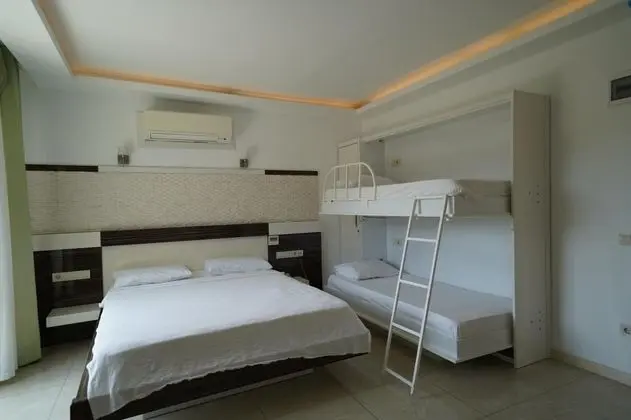 Aile Odası, Kısmi Deniz Manzaralı, Balkonlu