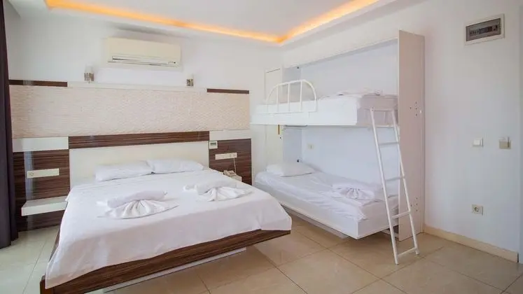 Aile Odası, Kısmi Deniz Manzaralı, Balkonlu