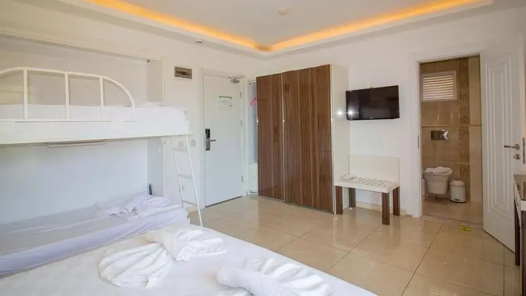Aile Odası, Kısmi Deniz Manzaralı, Balkonlu