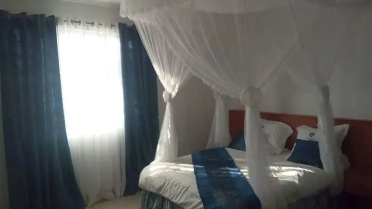 Büyük Yataklı Tek Kişilik Oda