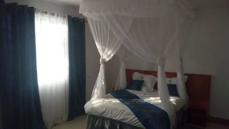 Büyük Yataklı Tek Kişilik Oda