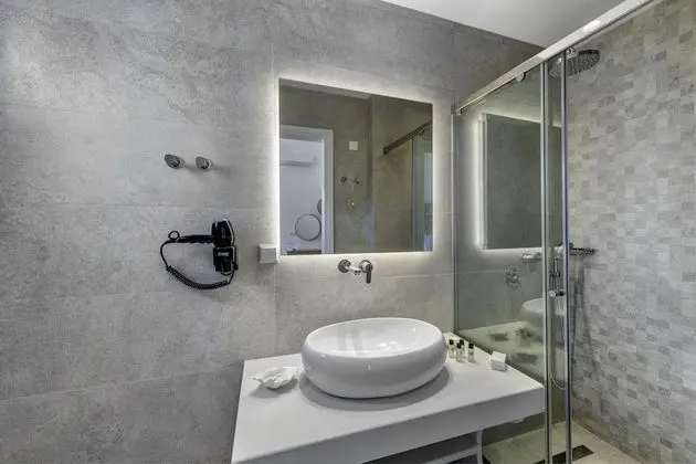 Deluxe Tek Büyük veya İki Ayrı Yataklı Oda