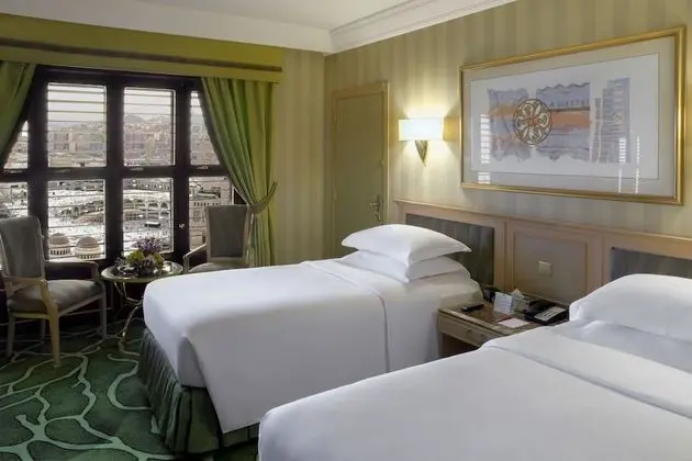 Club Room with Two Twin Beds
