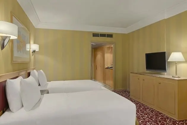 Deluxe Room Partial Haram View with Two Twin Beds