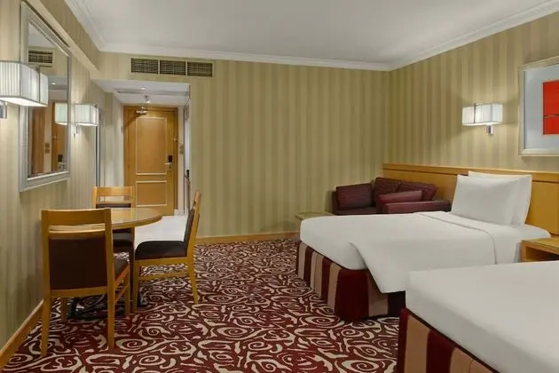 Guest Room City View with Two Twin Beds