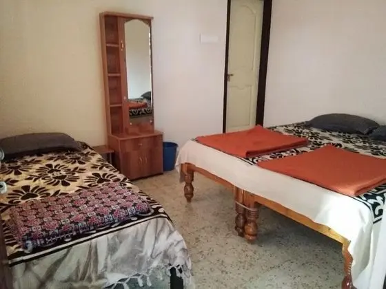 Ortak Ranzalı Oda, 1 Tek Kişilik Yatak