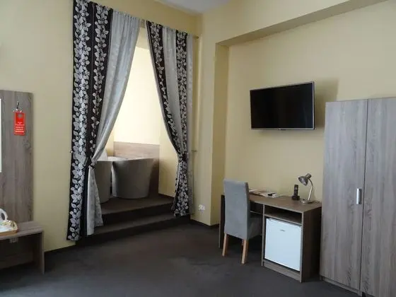 Deluxe Tek Büyük Yataklı Oda