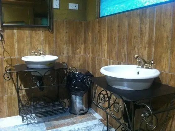 Çadır, Ortak Banyo (Bring own tent-no bed. Camping Ground)