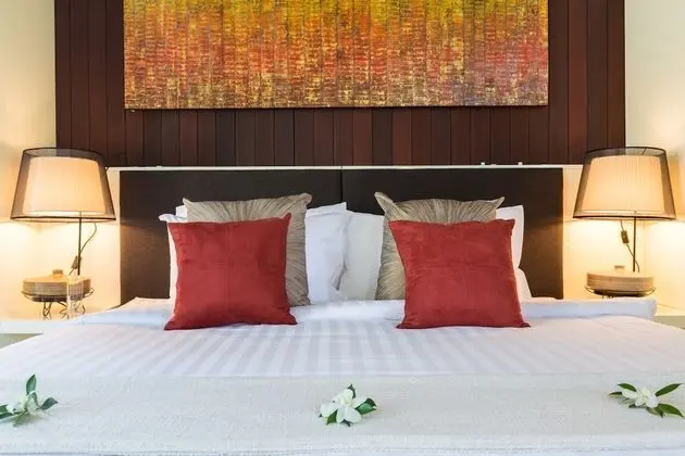 Five Bedrooms Villa