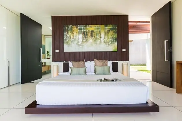Five Bedrooms Villa