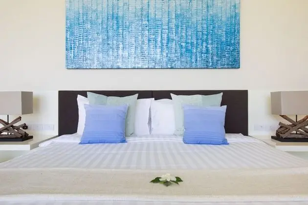 Five Bedrooms Villa